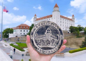 Keramický suvenír – Bratislavský hrad | Ručne vyrobená ozdobná plaketa zo Slovenska