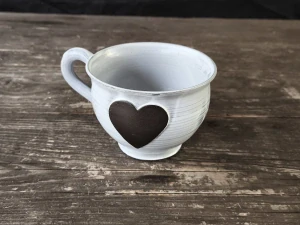 Keramická šálka - hrnček na kávu - cappuccino - čaj so srdiečkom - 300 ml - bielá - ručná výroba