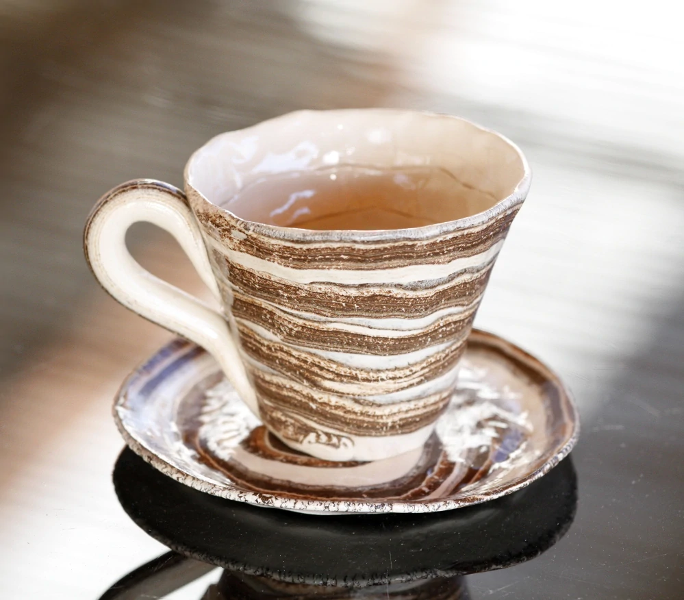 Keramická šálka na kávu - cappuccino a čaj 150 ml – Unikát! - béžovo-hnedá - ručná výroba – modelovaná