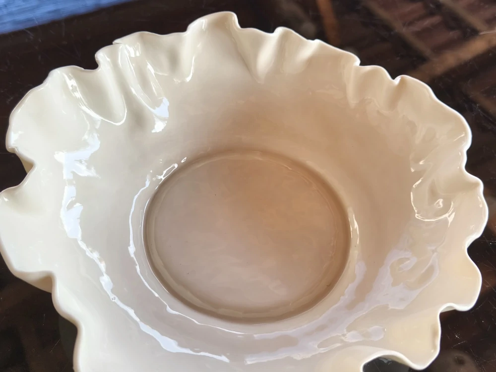 Exkluzívna autorská porcelánová misa – „biele zlato“ v čistej organickej forme 21 cm priemer