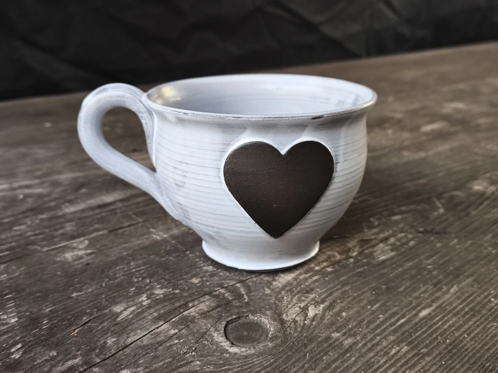 Keramická šálka - hrnček na kávu - cappuccino - čaj so srdiečkom - 300 ml - bielá - ručná výroba