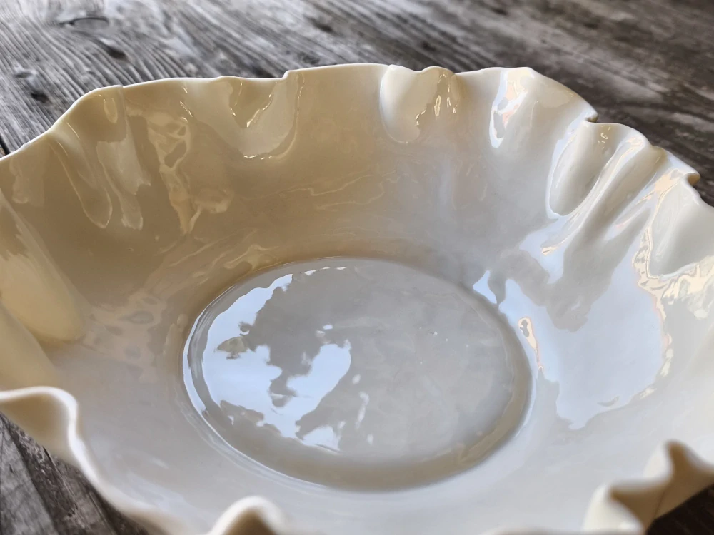 Exkluzívna autorská porcelánová misa – „biele zlato“ v čistej organickej forme 21 cm priemer
