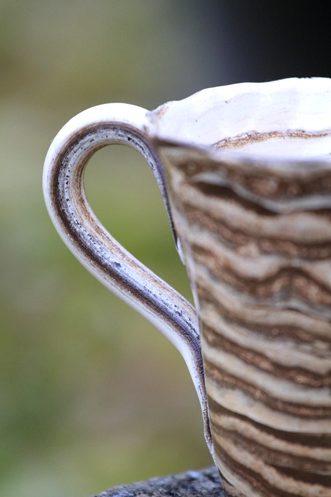 Keramická šálka na kávu - cappuccino a čaj 300 ml – Unikát! - béžovo-hnedá - ručná výroba – modelovaná