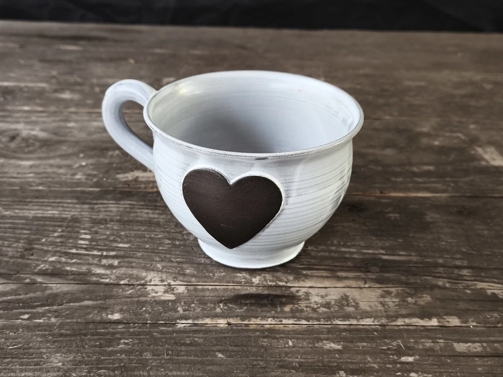 Keramická šálka - hrnček na kávu - cappuccino - čaj so srdiečkom - 300 ml - bielá - ručná výroba