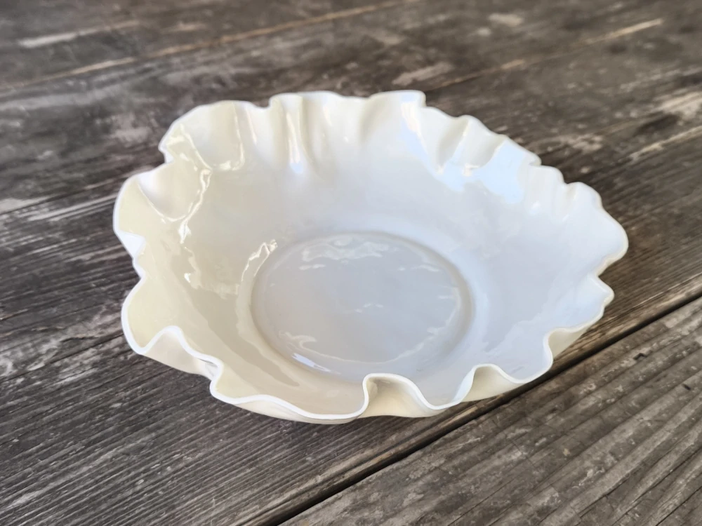 Exkluzívna autorská porcelánová misa – „biele zlato“ v čistej organickej forme 21 cm priemer