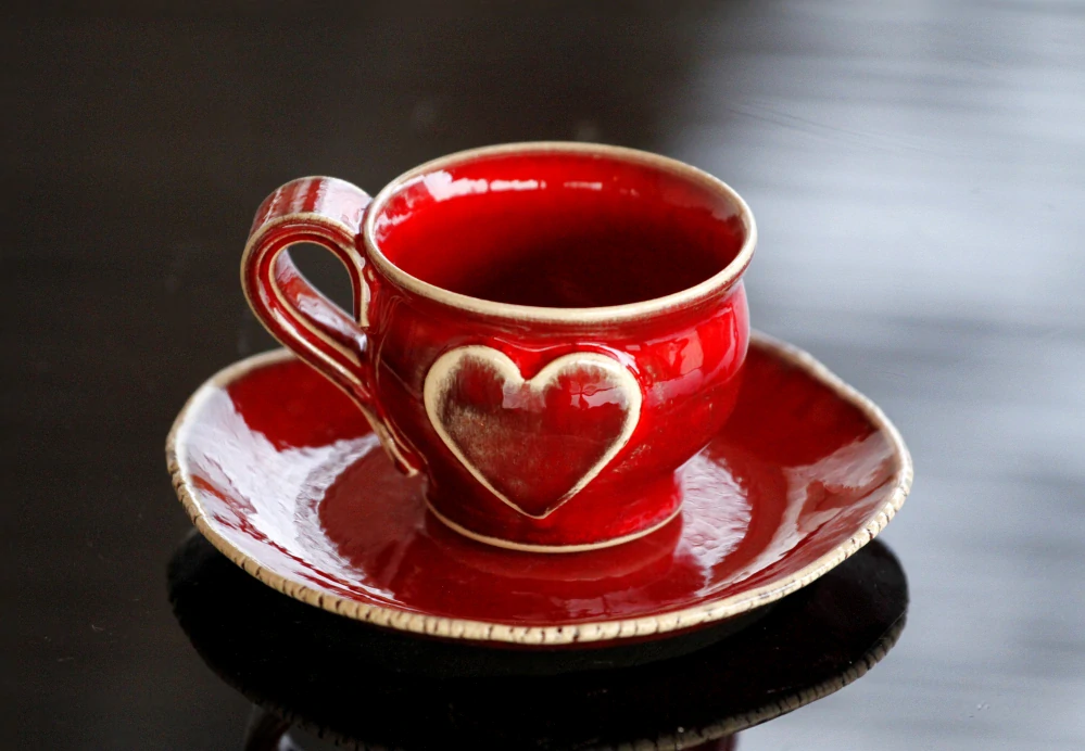 Keramická šálka na kávu espresso - lungo - ristretto so srdiečkom - 50 ml - červená - ručná výroba