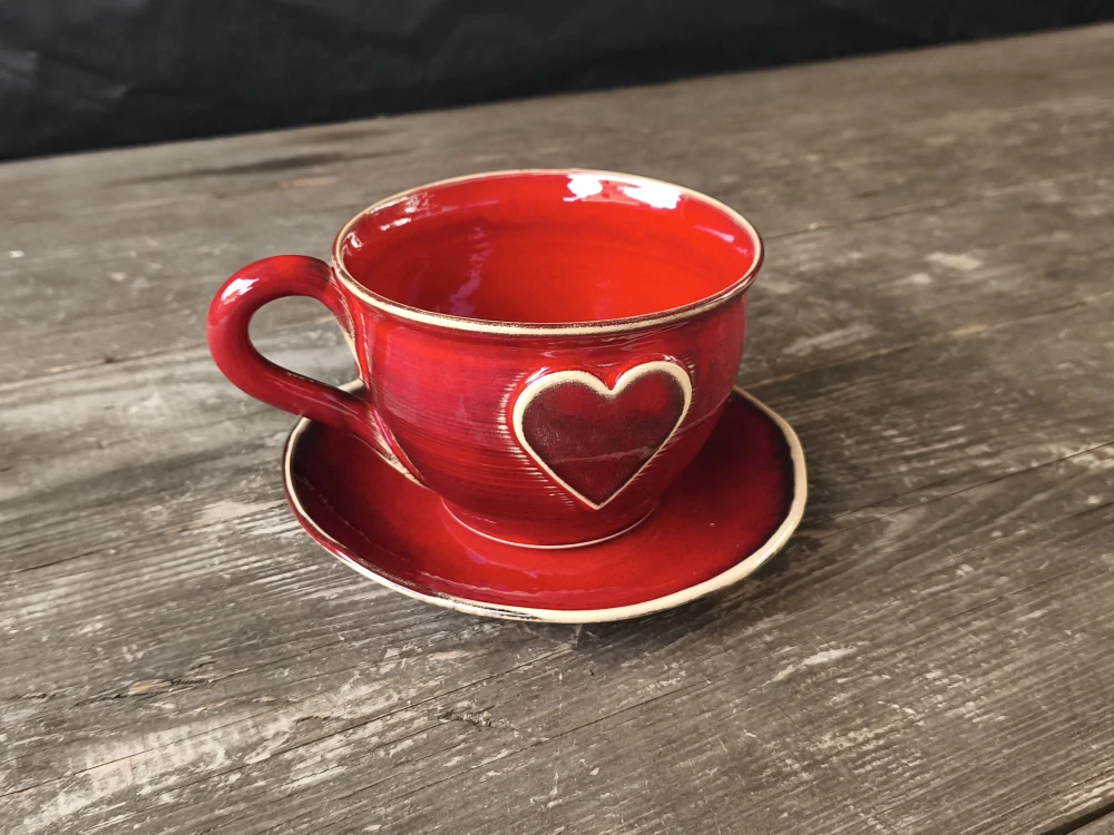 Keramická šálka - hrnček na kávu - cappuccino - čaj so srdiečkom - 300 ml - červená - ručná výroba